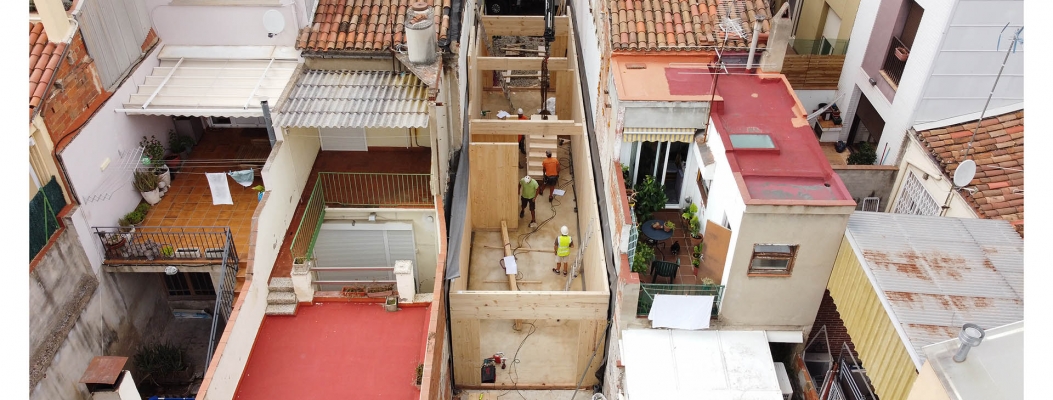 Vídeo: Así se construye una casa biopasiva entre medianeras con madera CLT